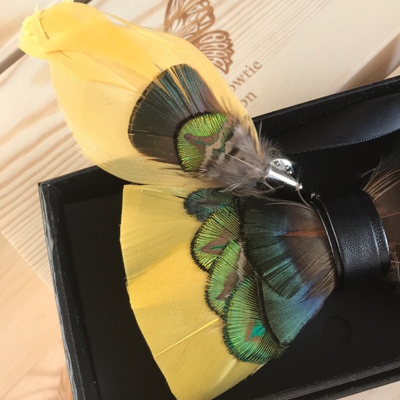 Feather Bowtie - Picture 3 of 5